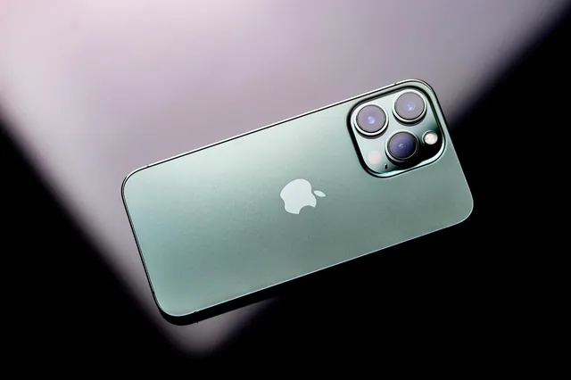 iphone, iphone13progreen, green, studio, smart phone, mobile, revealed, photography. What product photography AI applications mean for English studio teams