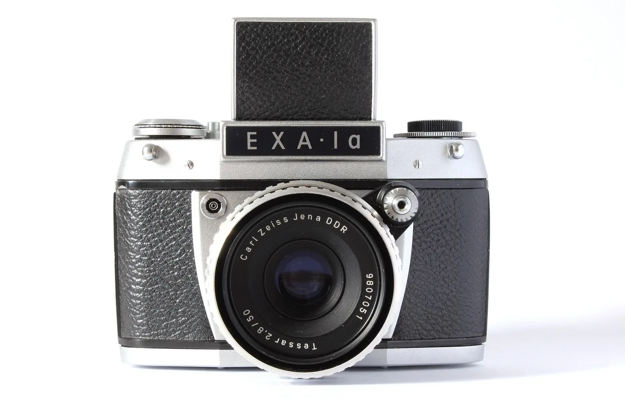 camera, analog, old, nostalgia, taking photos, old camera, photography, retro, photo camera, vintage, lens, photo, movie, close up, analog camera, hipster, retro look, exa1b, ihagee, gdr, studio, product