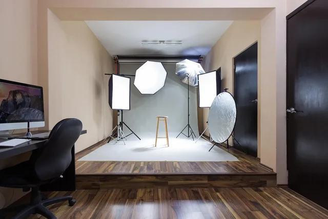 photo studio, home studio, photography, lighting, reflectors, soft box, mac, reflector, wood, chair, door, light, photo studio, photo studio, photo studio, photo studio, photo studio, home studio. Product photography insurance: cover types and risks